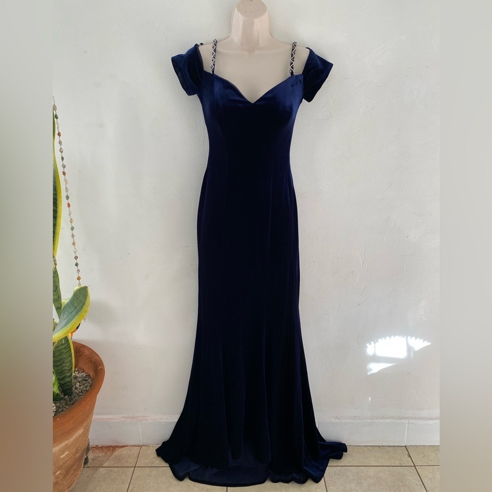 Dancing Queen velvet Midnight Blue Gown - Picture 2 of 13